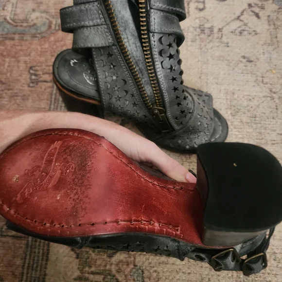 Freebird by Steven Black Leather Buckle Sandals - 7 PAIR BUNDLE - Picture 4 of 12